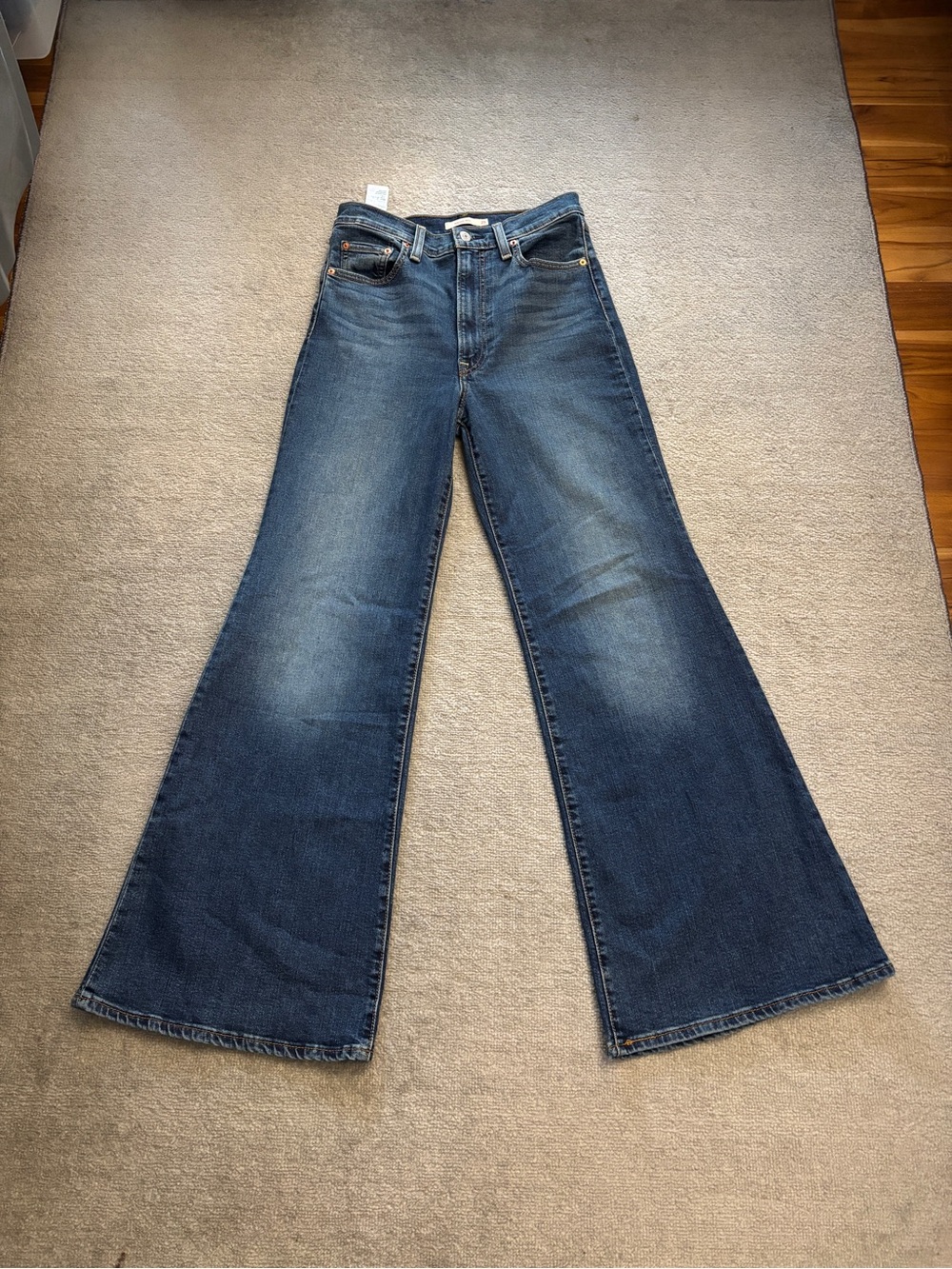 Levi’s Ribcage Bell Medium Wash Flare Jeans Women’s
